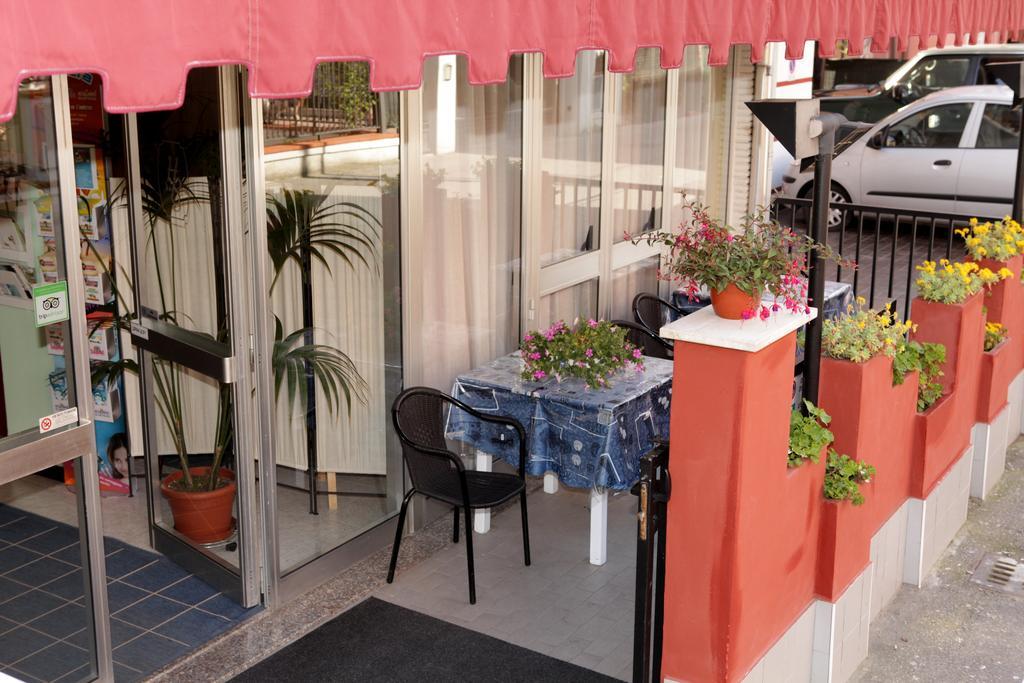 Hotel Saxon Rimini Eksteriør billede