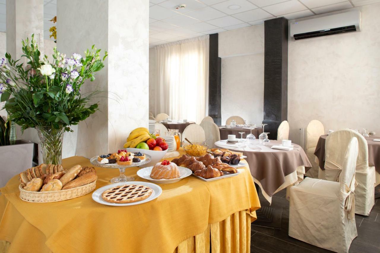 Hotel Saxon Rimini Eksteriør billede